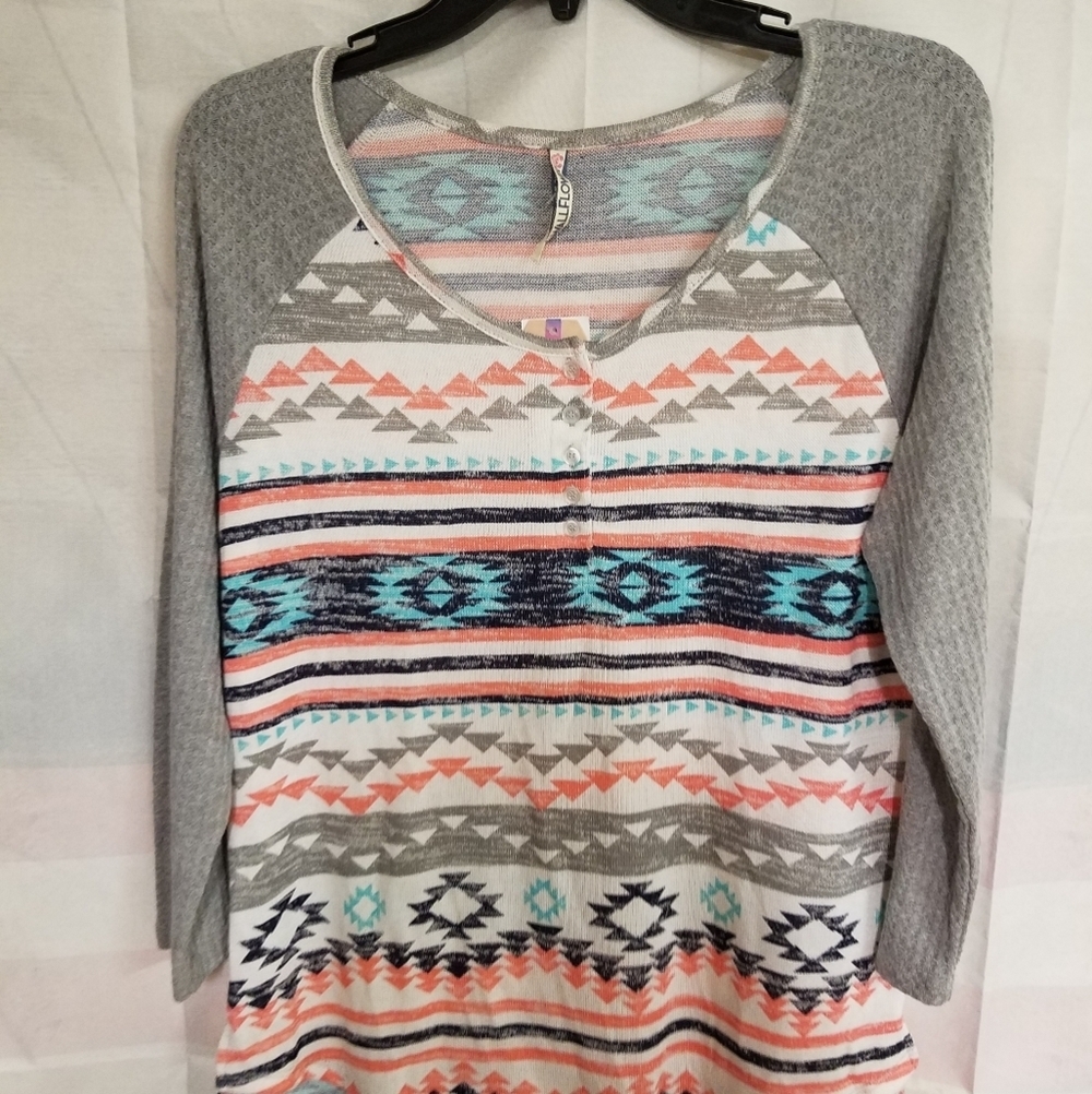 Wallflower Antique White Southwest Design Top L